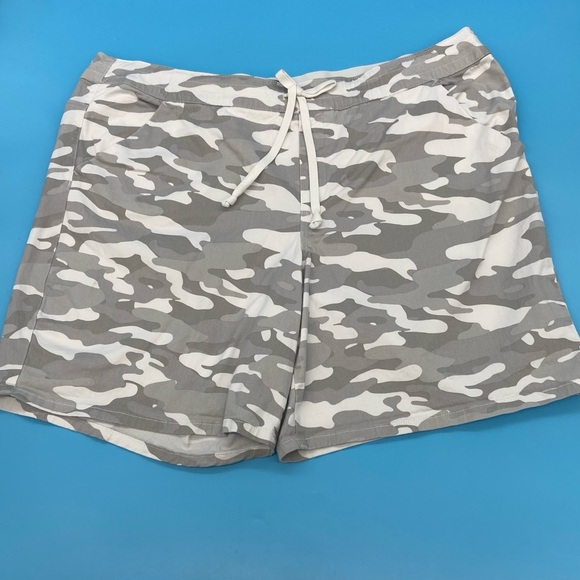 Democracy Gray Camo Women's Hi-Rise Shorts Size 24W - Picture 1 of 11